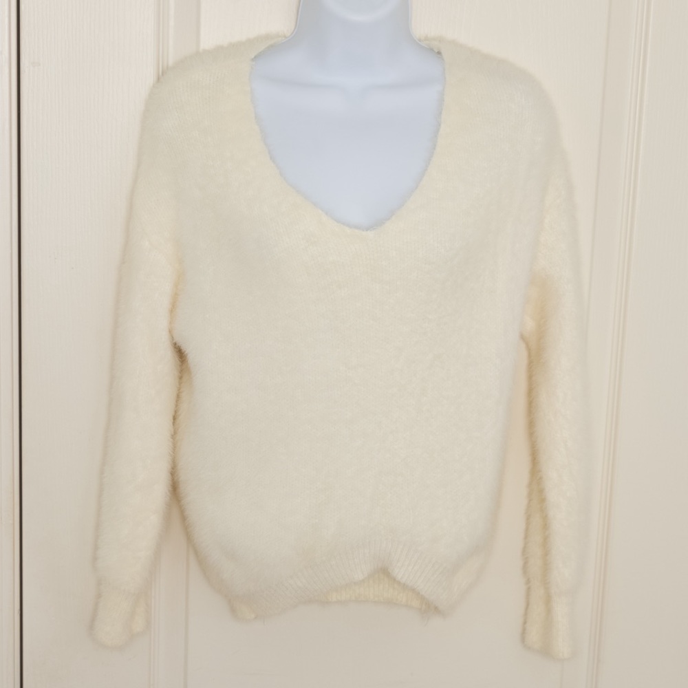 Super soft white Sweater